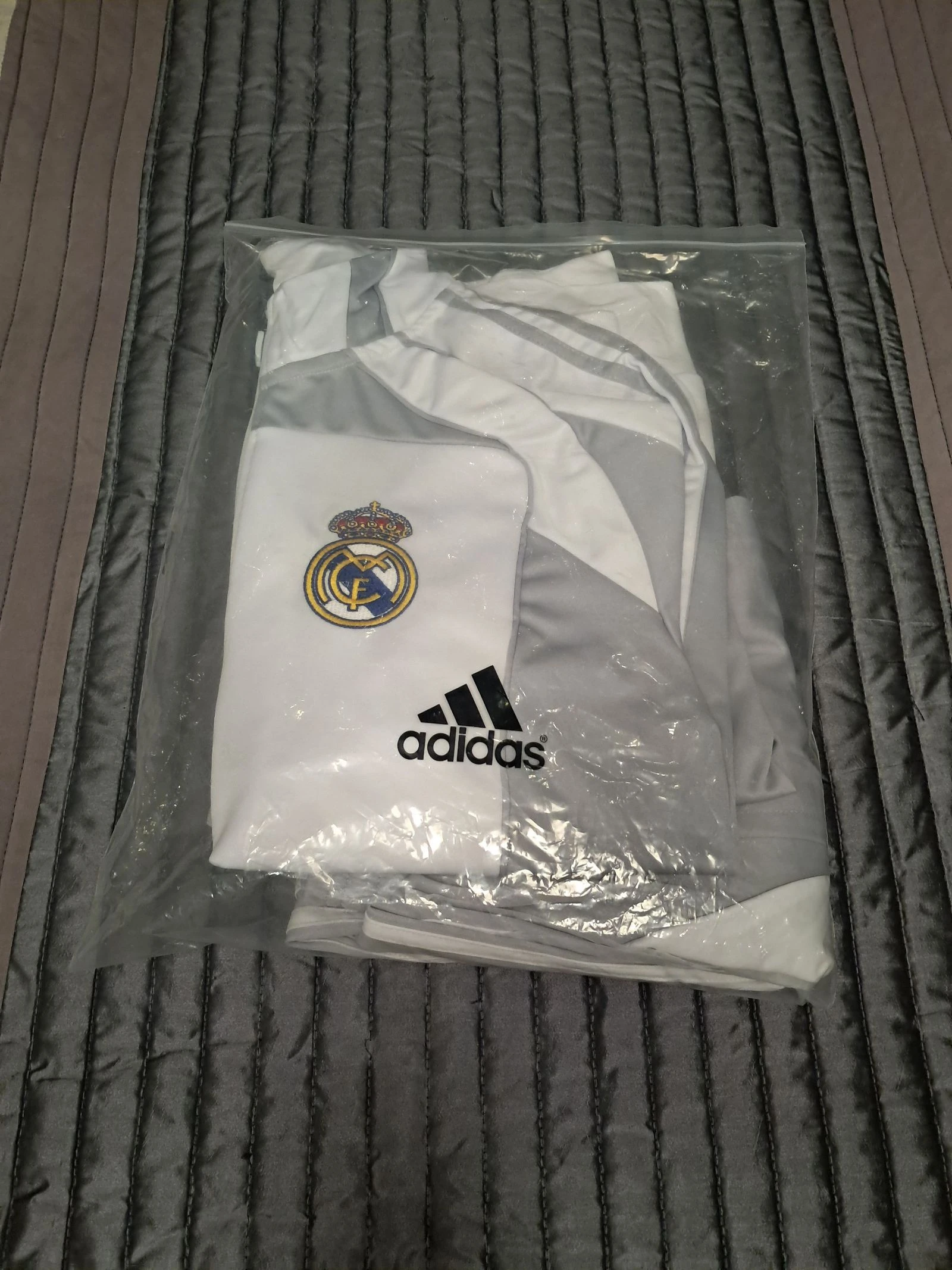 Real Madrid Tracksuit 25/26 - Full Set - Size M – photo 20